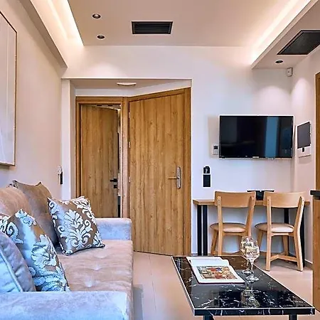 Grande Madonna Luxury Boutique Aparthotel 4*